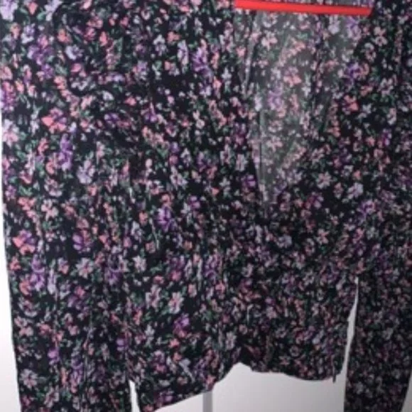 Contemporary floral ruffle detailed blouse top - Picture 10 of 10